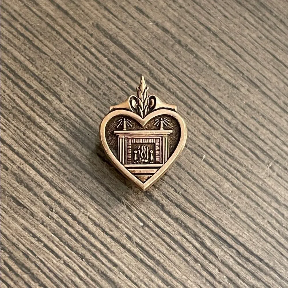 Betty Crocker Heart and Hearth Pin Homemaker of Tomorrow Gold Tone FHA Club